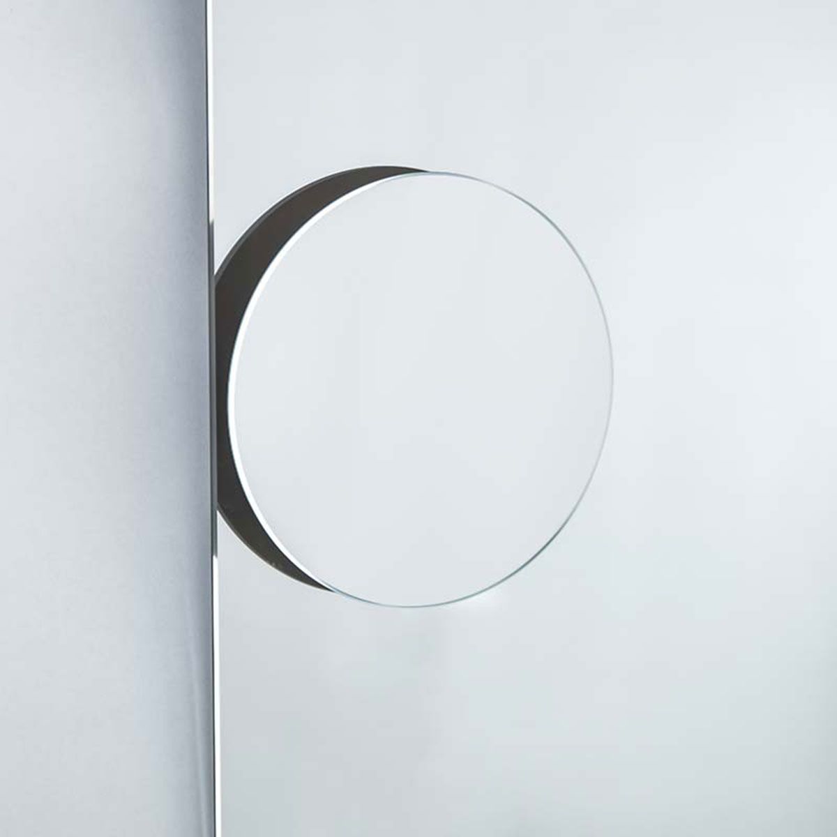 Magnifying mirror with magnet, 2X