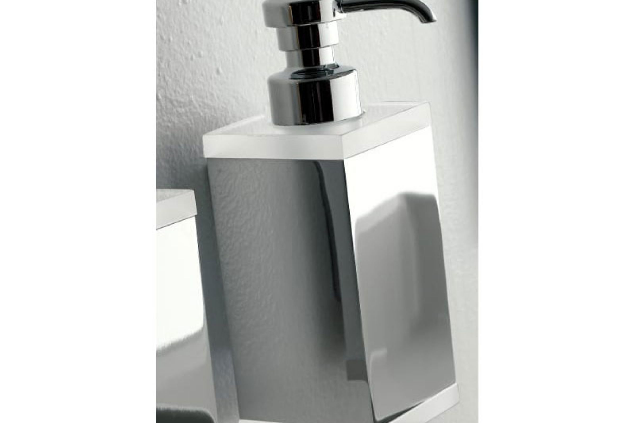 Dosatore sapone liquido a parete Eden