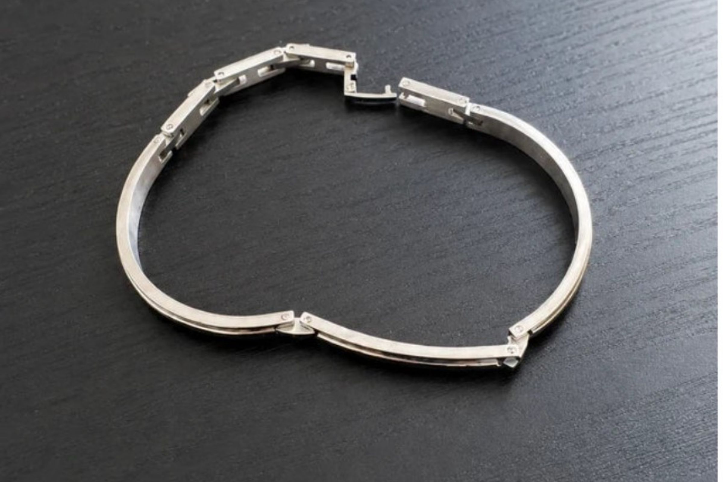 Bracciale rigido da uomo